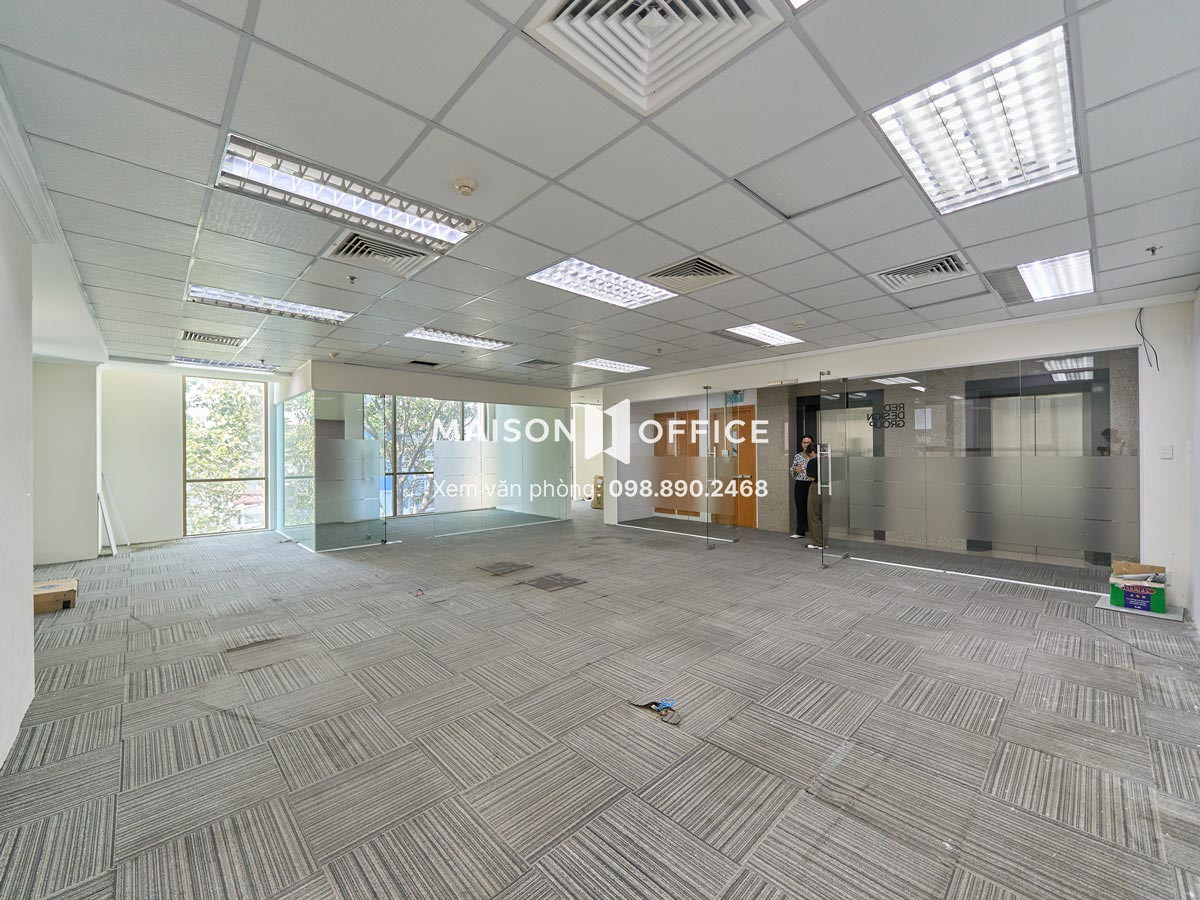 Không gian văn phòng hiện đại bên trong Empire Tower