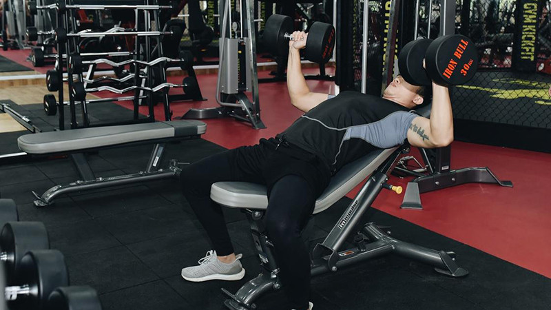 Khu thể dục được trang bị đầy đủ thiết bị tập hiện đại tại Mạnh Quân Luxury Hotel