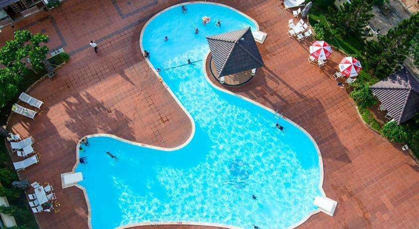 Khu vực bể bơi hiện đại tại Sammy Hotel Vũng Tàu