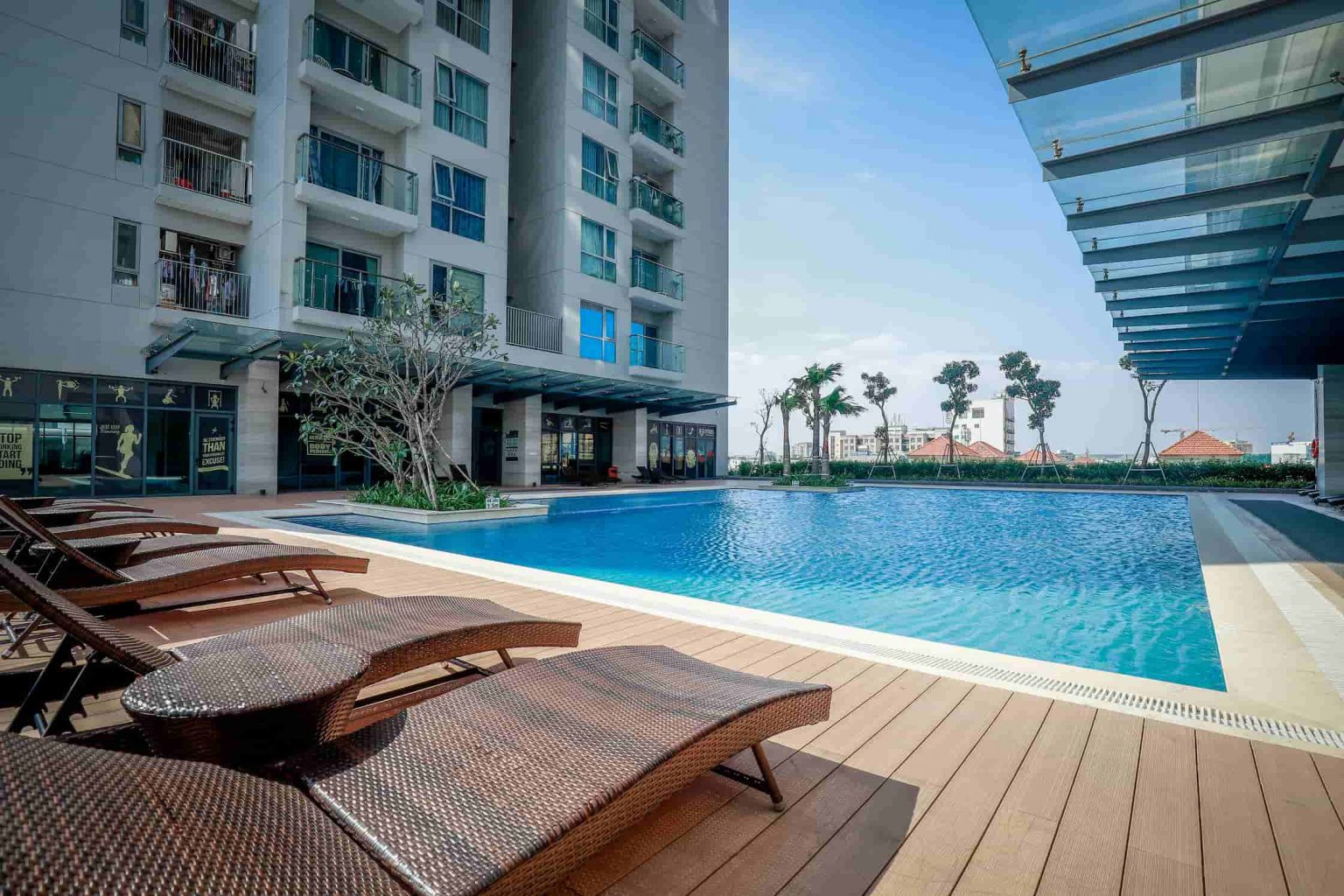 Khu vực hồ bơi vô cực tại dự án The View Riviera Point