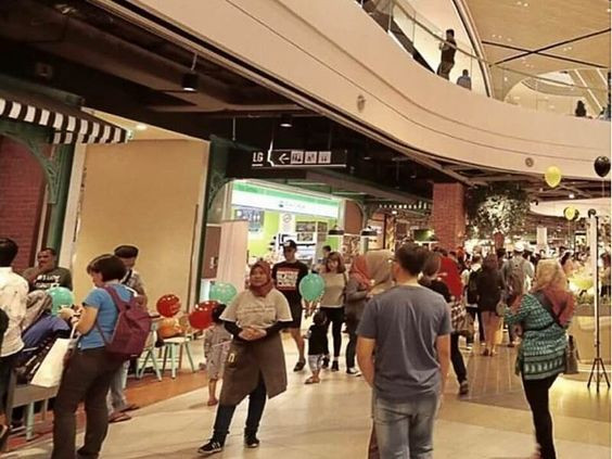 Khu vực mua sắm sầm uất tại Hacom Galacity