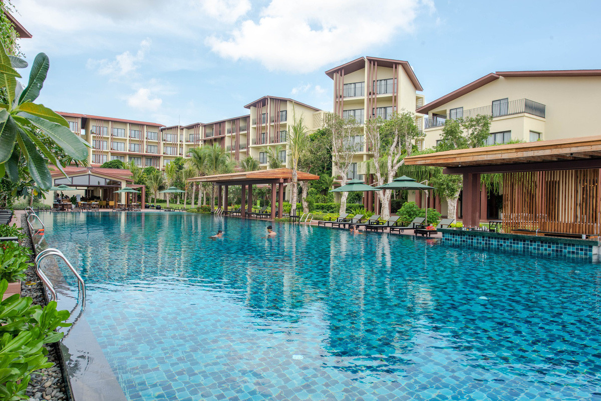 Khuôn viên resort Dusit Princess Moonrise Beach Resort Phú Quốc gần bãi biển
