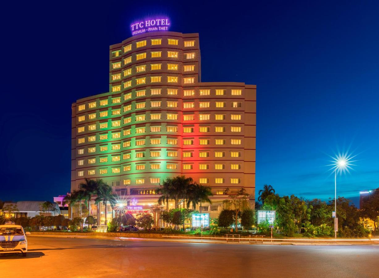Mặt tiền khách sạn Hanoi Center Silk Hotel &amp; Travel phong cách cổ điển