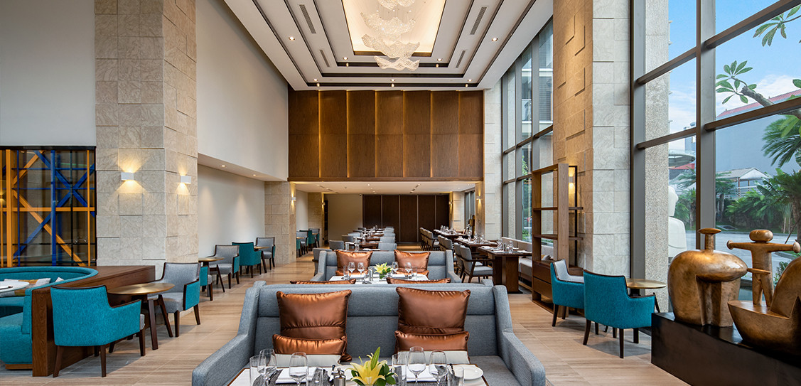 Một góc phòng khách sang trọng bên trong căn hộ Oakwood Residence Hanoi