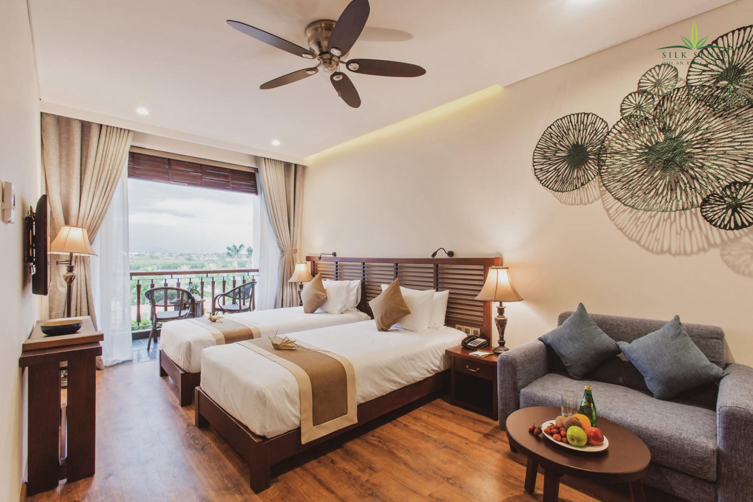 Nội thất phòng ngủ sang trọng và thoải mái tại Silk Sense Hoi An River Resort