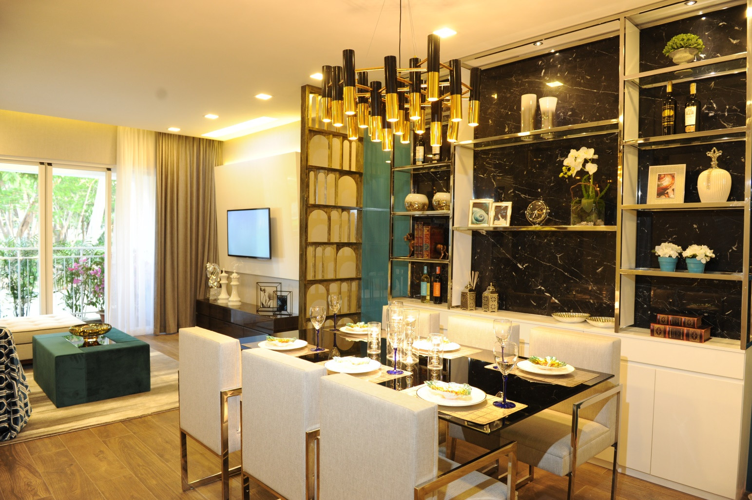 Nội thất tinh tế trong một căn hộ Green Valley, tạo cảm giác ấm cúng