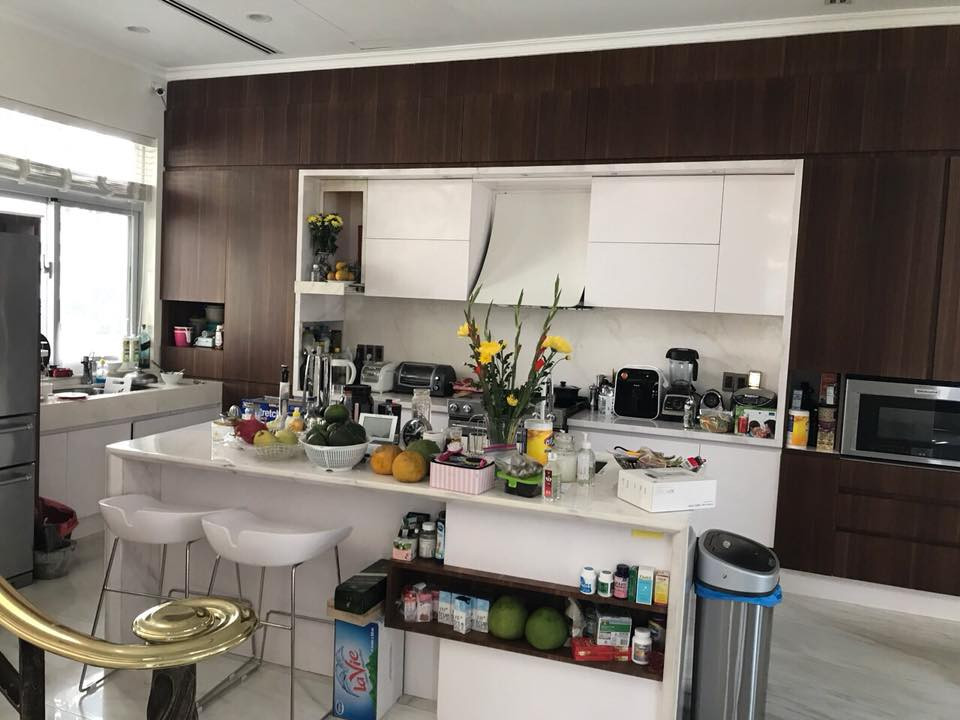 Phòng bếp hiện đại với đầy đủ tiện nghi trong căn hộ Moscow Tower