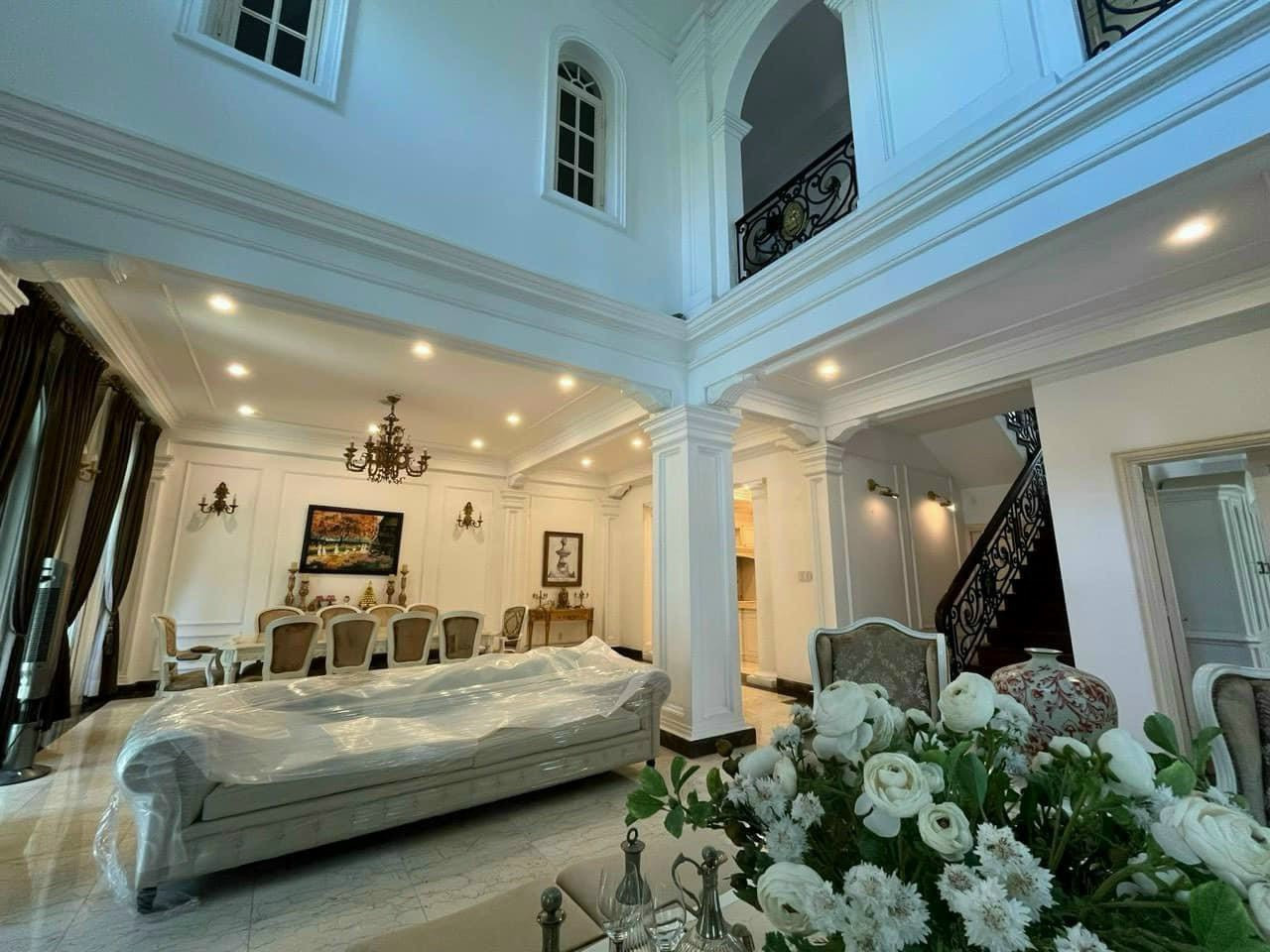 Phòng khách biệt thự Mỹ Quang với thiết kế hiện đại