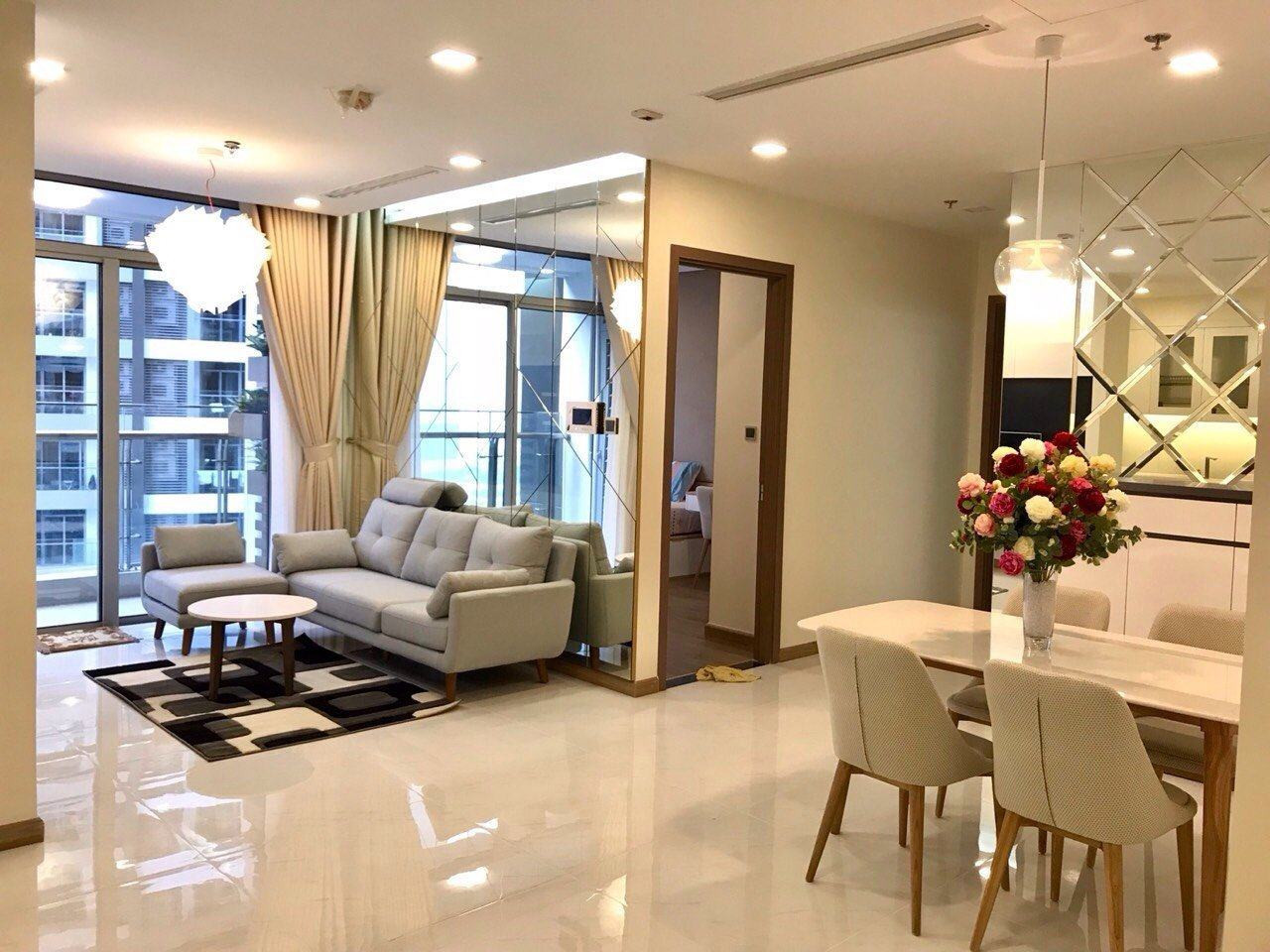 Phòng khách và khu vực ăn uống tiện nghi tại Sunrise