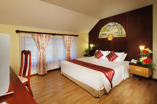 Phòng nghỉ tại Khu nghỉ dưỡng Saigon Mui Ne Resort với nội thất ấm cúng