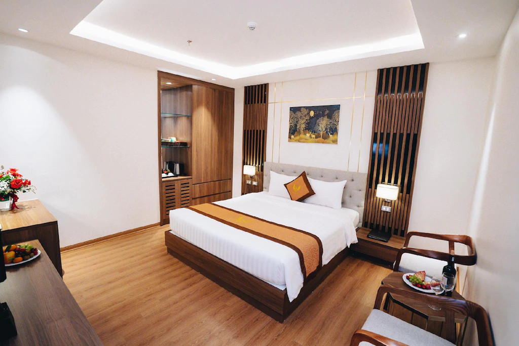 Phòng nghỉ thiết kế hiện đại, màu sắc hài hòa tinh tế, đầy đủ tiện nghi tại Mạnh Quân Luxury Hotel