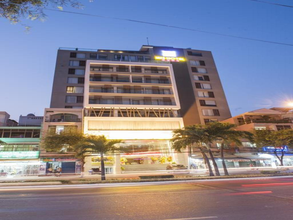 Phòng Suite sang trọng tại Khách sạn Iris Cần Thơ với tầm nhìn thành phố