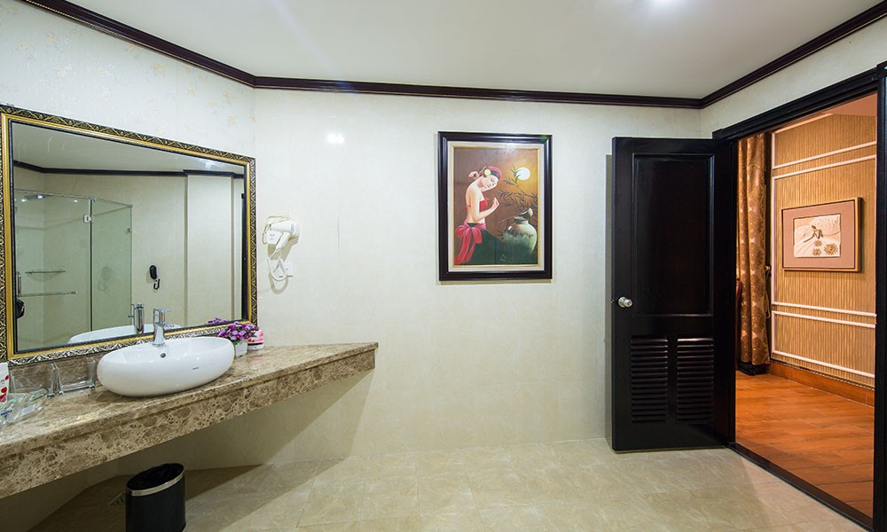 Phòng vệ sinh tiện nghi tại Khách sạn May Plaza (Đông Á Plaza) Thái Nguyên