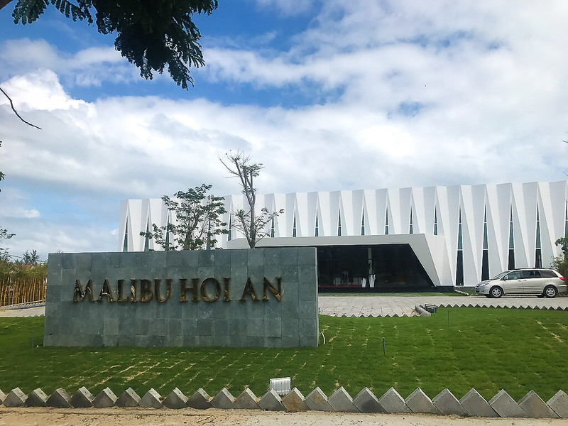 Quang cảnh biệt thự nghỉ dưỡng sang trọng bên sông tại Hội An