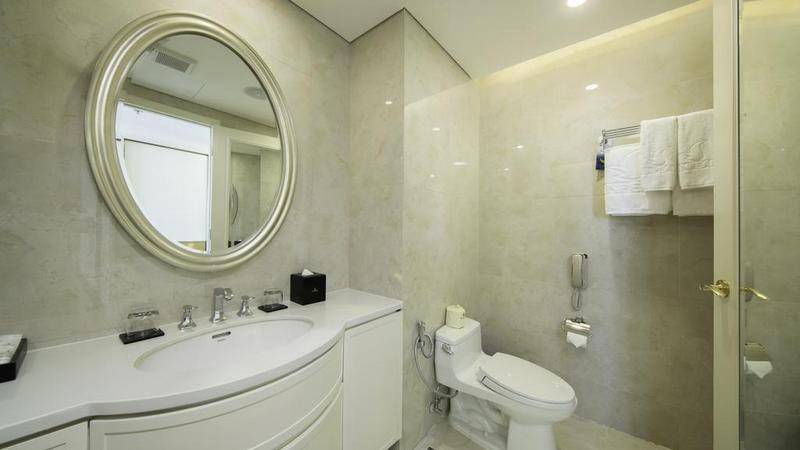 Thiết kế phòng tắm hiện đại, đầy đủ tiện nghi trong căn hộ Condotel Đà Nẵng