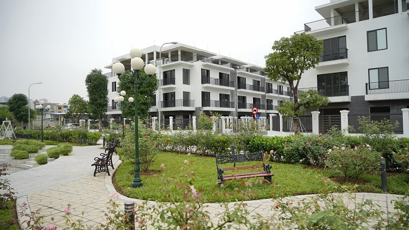 Tiện ích bể bơi hiện đại trong khu đô thị The Eden Rose