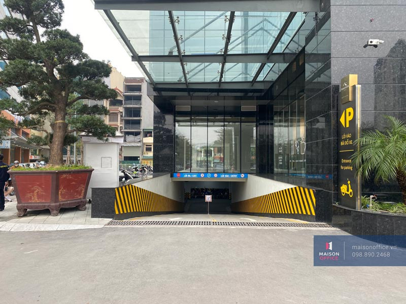 Tiện ích ngoại khu Peakview Tower với tầm nhìn ra đường Hoàng Cầu