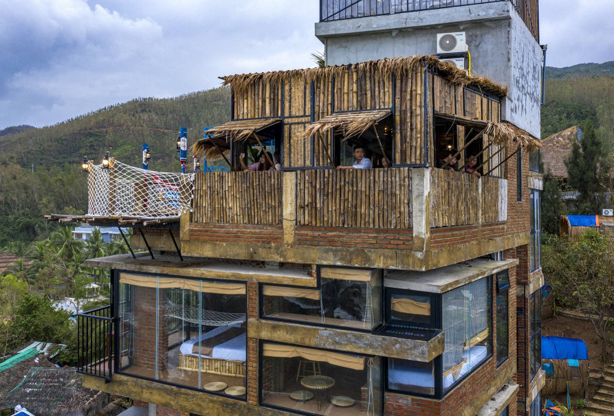 Toàn cảnh Khu nghỉ dưỡng khách sạn Mira Bãi Xếp nhìn từ trên cao