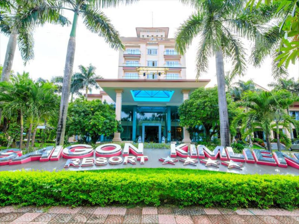 Toàn cảnh Saigon Kim Lien Resort Cửa Lò nhìn từ trên cao, nổi bật kiến trúc sang trọng