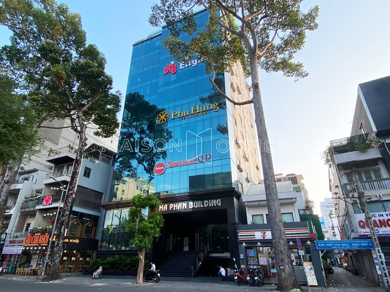 Tổng quan mặt tiền Tòa nhà Hà Phan Building hiện đại Quận 1