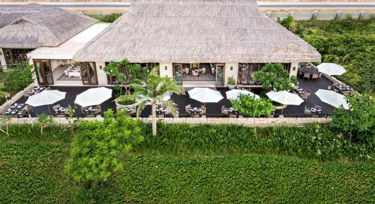 Tổng quan toàn cảnh Khu nghỉ dưỡng Crown Retreat Quy Nhon Resort ven biển