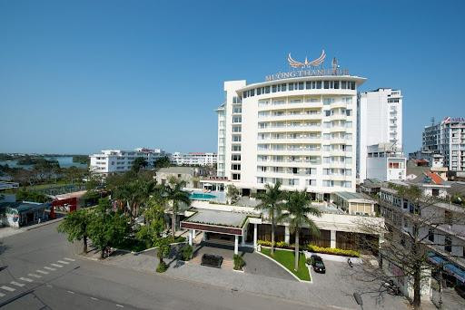 Vị trí Khách Sạn Mường Thanh Holiday Huế bên dòng sông Hương thơ mộng