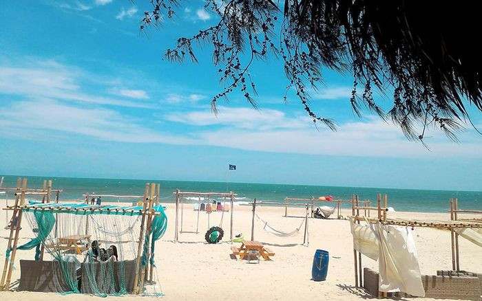 Cảnh quan biển Cam Bình - Lagi yên bình, một lựa chọn tuyệt vời cho du khách muốn thoát khỏi sự ồn ào đô thị tại Bình Thuận.