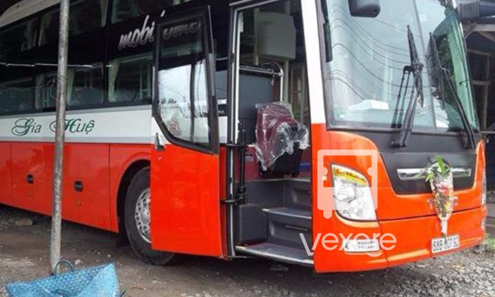 Hình ảnh xe Gia Huệ tại điểm đón khách Sài Gòn, phục vụ tuyến Kiên Giang
