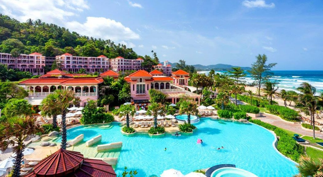Hồ bơi vô cực tại Centara Mirage Resort, một lựa chọn resort Phan Thiết 5 sao lý tưởng