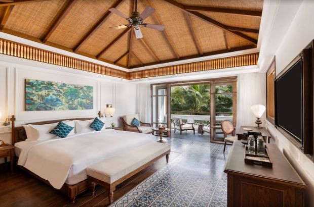 Không gian nội thất phòng ngủ The Anam Mũi Né Resort với cách bày trí đồ dùng tinh tế, toát lên vẻ đẹp quyến rũ.
