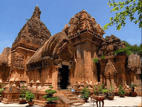 Kiến trúc cổ kính của Tháp Chàm Poshanư tại Phan Thiết