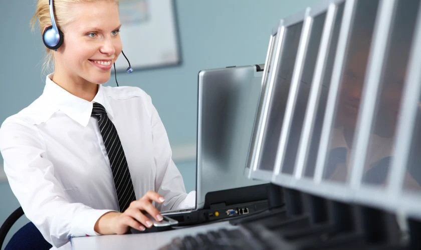 Liên lạc với tổng đài hỗ trợ của Shopee Express để tra cứu số điện thoại shipper