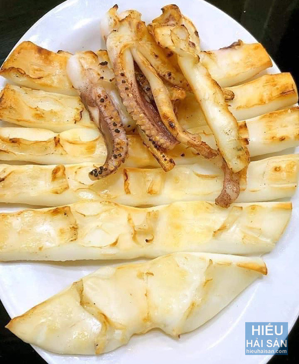 Mực 1 nắng nướng tiện lợi bằng lò