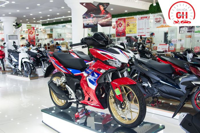 Ngoại thất Head Ninh Đức Bình Thuận với mặt tiền rộng rãi