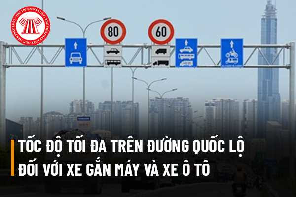 Người lái xe máy di chuyển trên đường quốc lộ với giới hạn tốc độ xe máy
