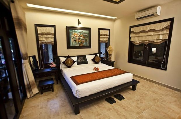 Thiết kế hiện đại với tranh treo tường nghệ thuật tại Lotus Village Resort Mũi Né, tạo không gian độc đáo và tinh tế.