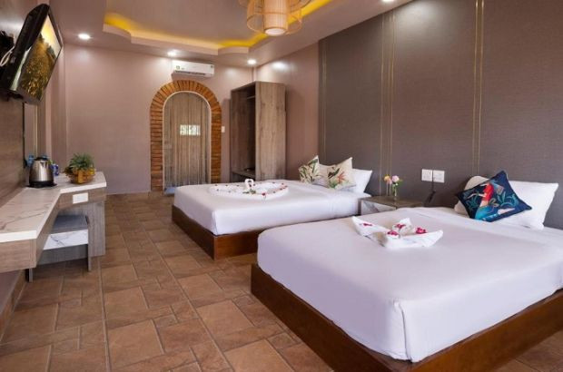 Thiết kế phòng theo phong cách tân cổ điển tại Le Viva Mũi Né Resort, mang đến vẻ đẹp sang trọng và ấm cúng.