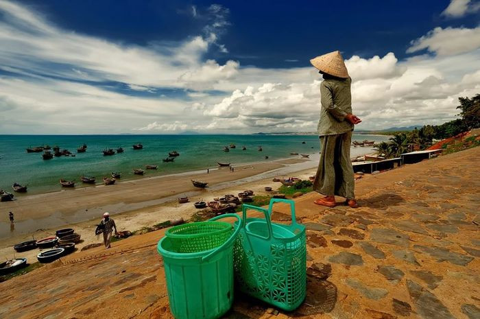Toàn cảnh bãi Rạng, một trong những điểm đến hấp dẫn nhất của Mũi Né, TP. Phan Thiết khi thời tiết nắng đẹp.