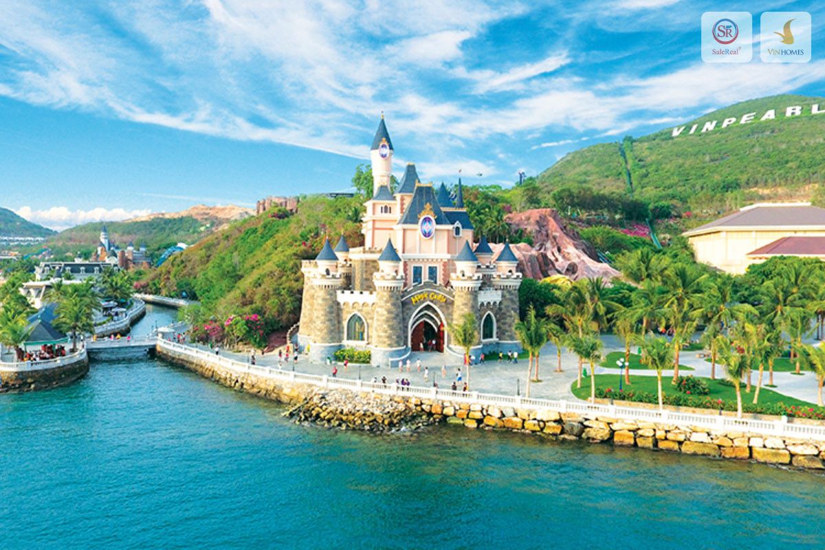 Toàn cảnh VinWonders Nha Trang trên đảo Hòn Tre, mang đến trải nghiệm giải trí và giáo dục bên bờ biển tuyệt đẹp