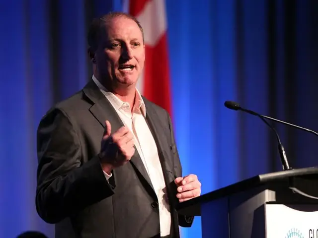 Greg Abel Gia Nhập Berkshire Hathaway V&agrave;o Năm 1999