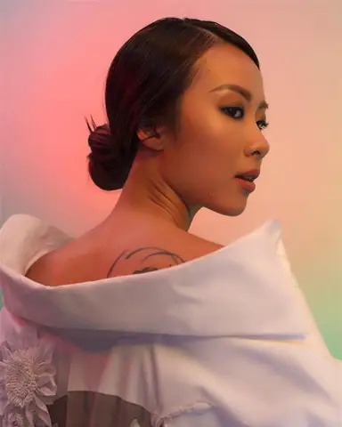 Nữ Rapper 9x Trên Bìa Tạp Chí Nhật.