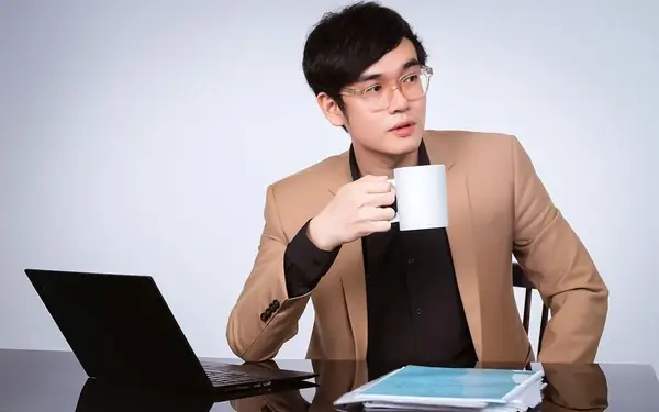 Anh Lê Toeic Là Ai: Giải Mã Chân Dung Người Thầy Kiến Tạo Tri Thức