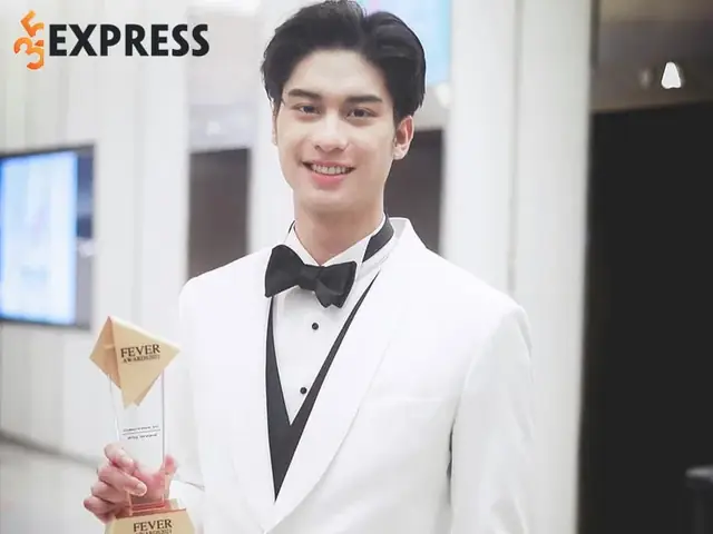 Những Hình Ảnh Đẹp Trai Của August Vachiravit Khiến Fan Girl Mê Mẩn