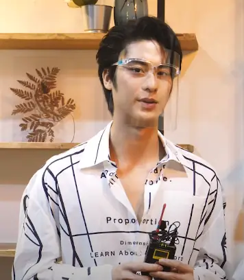 Diễn Viên August Vachiravit Là Ai?