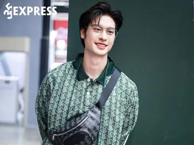 Những Hình Ảnh Đẹp Trai Của August Vachiravit Khiến Fan Girl Mê Mẩn