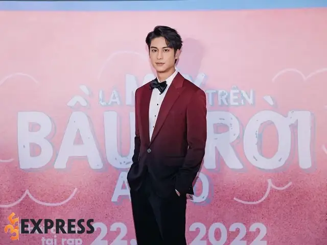 August Vachiravit Đến Việt Nam Che Kín Mặt Vẫn Toát Lên Vẻ Nam Thần