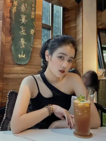 Hoàng Anh Trong Mắt Công Chúng: Nàng Wags Cá Tính Và Những Tranh Cãi Hoàng Anh Trong Mắt Công Chúng: Nàng Wags Cá Tính Và Những Tranh Cãi