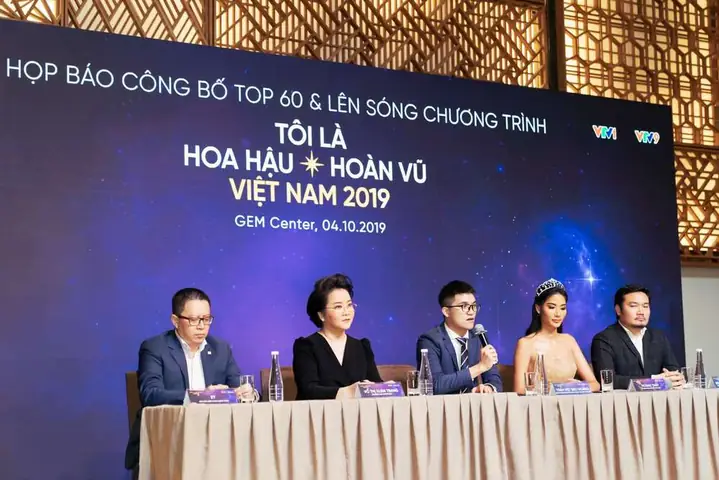 Bảo Hoàng Là Ai