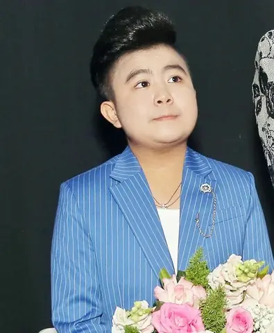 Bé Tin Tin Là Ai? Khám Phá Tài Năng Nhí Dương Quốc Anh Bé Tin Tin Là Ai? Khám Phá Tài Năng Nhí Dương Quốc Anh