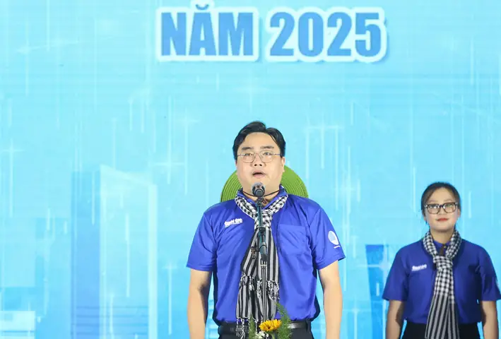 Bí Thư Thành Đoàn Tphcm Ngô Minh Hải Phát Biểu Tại Buổi Ra Quân Cao Điểm Chiến Dịch Tình Nguyện Mùa Hè Xanh Và Chương Trình Gia Sư Áo Xanh 2025, Hôm 28/6 Vừa Qua. Ảnh: Ngô Tùng